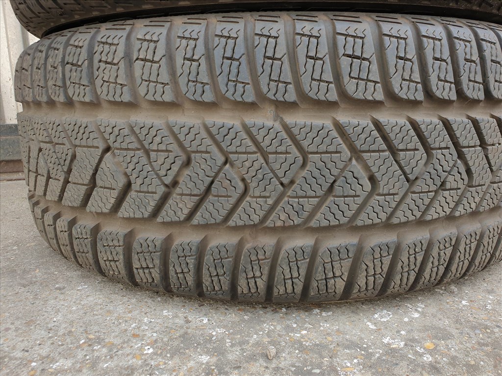  225/45 17 Pirelli Sottozero3 4. kép