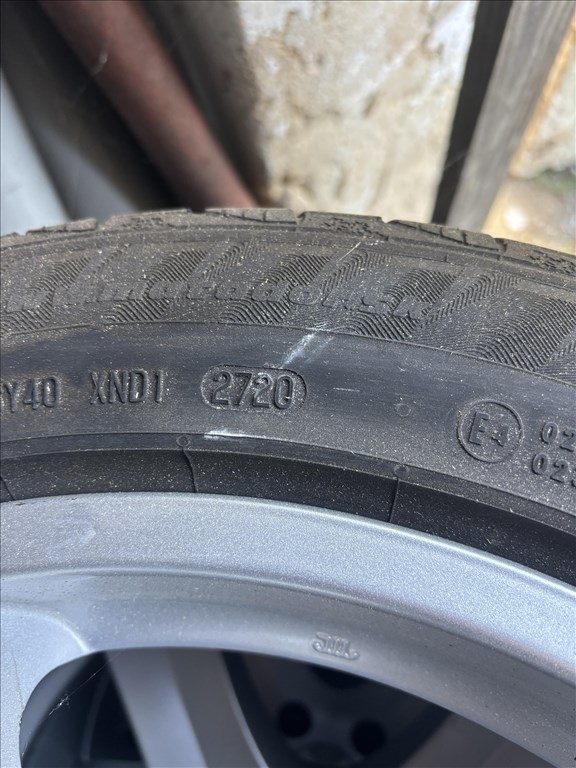 Audi (A6 c7)5x112 lyukosztású 17" újszerű alufelni, rajta 225/50 használt Matador téli gumi gumi  3. kép
