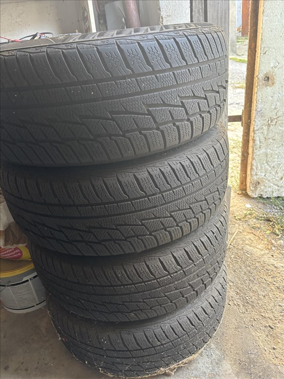 Audi (A6 c7)5x112 lyukosztású 17" újszerű alufelni, rajta 225/50 használt Matador téli gumi gumi  5. kép