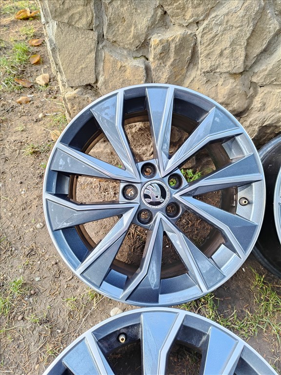  5x100 lyukosztású 7J 16" újszerű Skoda (gyári felni) alufelni 4. kép