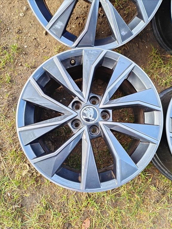  5x100 lyukosztású 7J 16" újszerű Skoda (gyári felni) alufelni 6. kép
