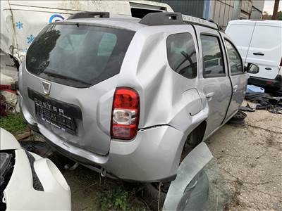 Dacia Duster bontott alkatrészei