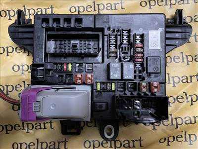 Opel Insignia biztosíték, relé tábla, csomagtérbe 544949969
