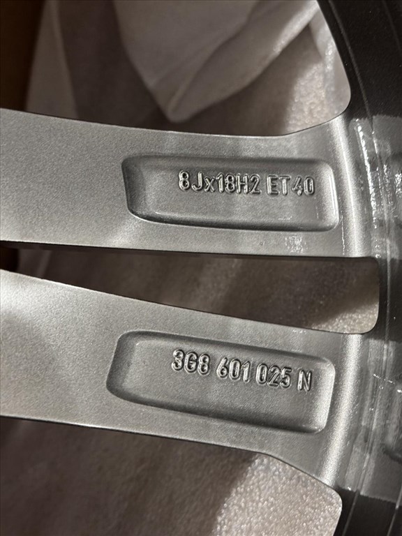 R18 Original Volkswagen 8J ET40 - 3G8 601 025N / 3G8601025N 1db alufelni felni 2. kép