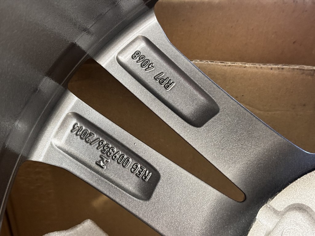 R18 Original Volkswagen 8J ET40 - 3G8 601 025N / 3G8601025N 1db alufelni felni 4. kép