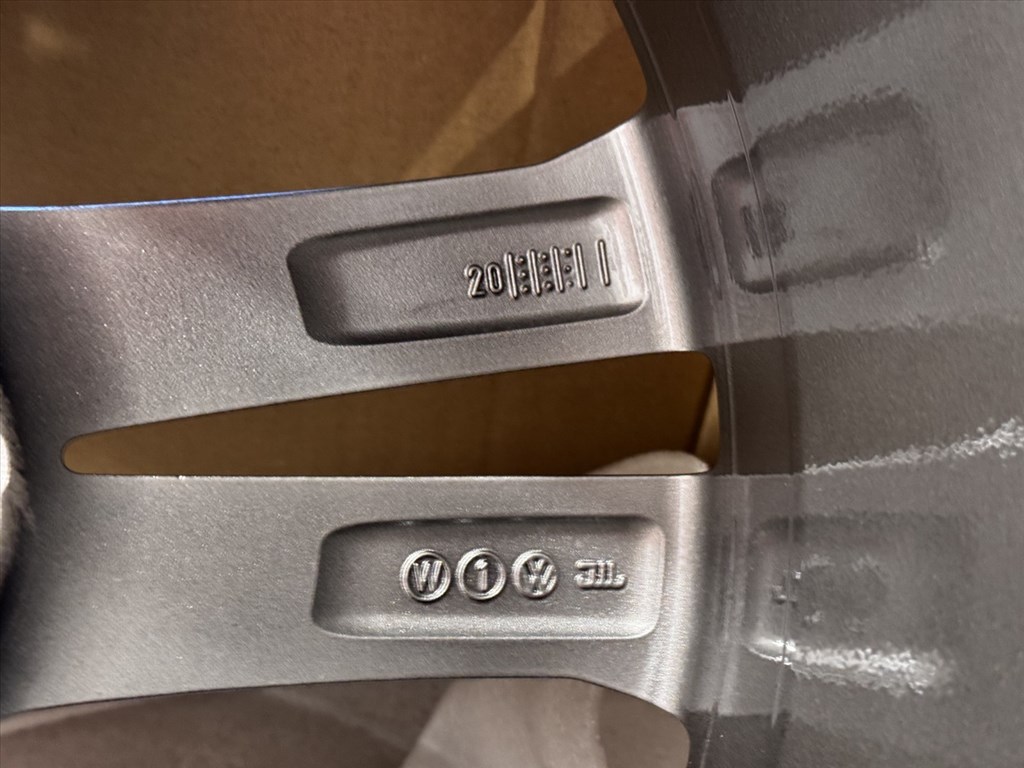 R18 Original Volkswagen 8J ET40 - 3G8 601 025N / 3G8601025N 1db alufelni felni 6. kép