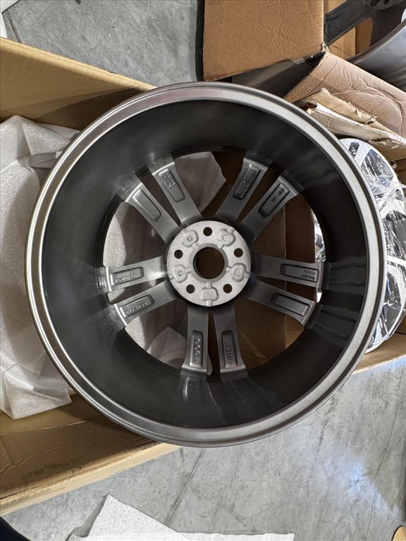 R18 Original Volkswagen 8J ET40 - 3G8 601 025N / 3G8601025N 1db alufelni felni 7. kép