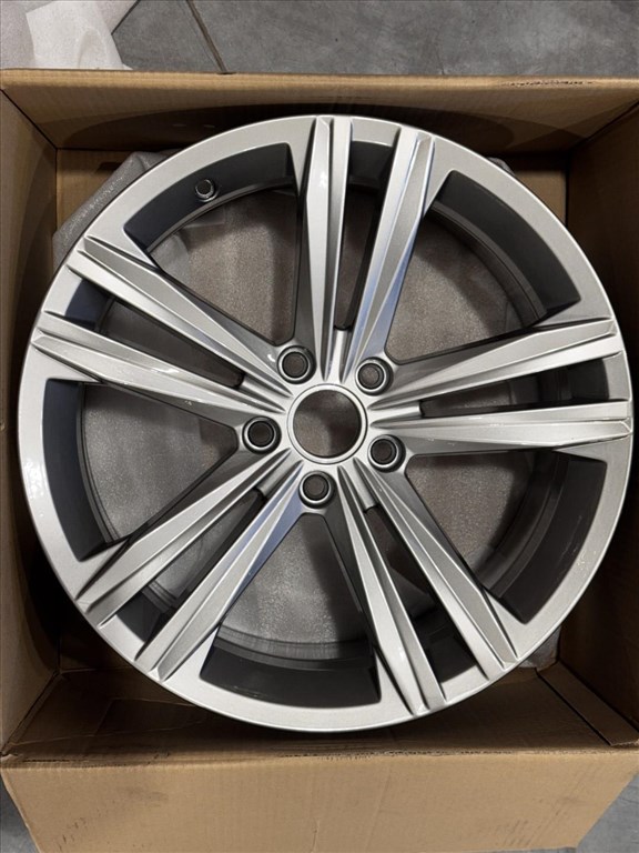 R18 Original Volkswagen 8J ET40 - 3G8 601 025N / 3G8601025N 1db alufelni felni 8. kép