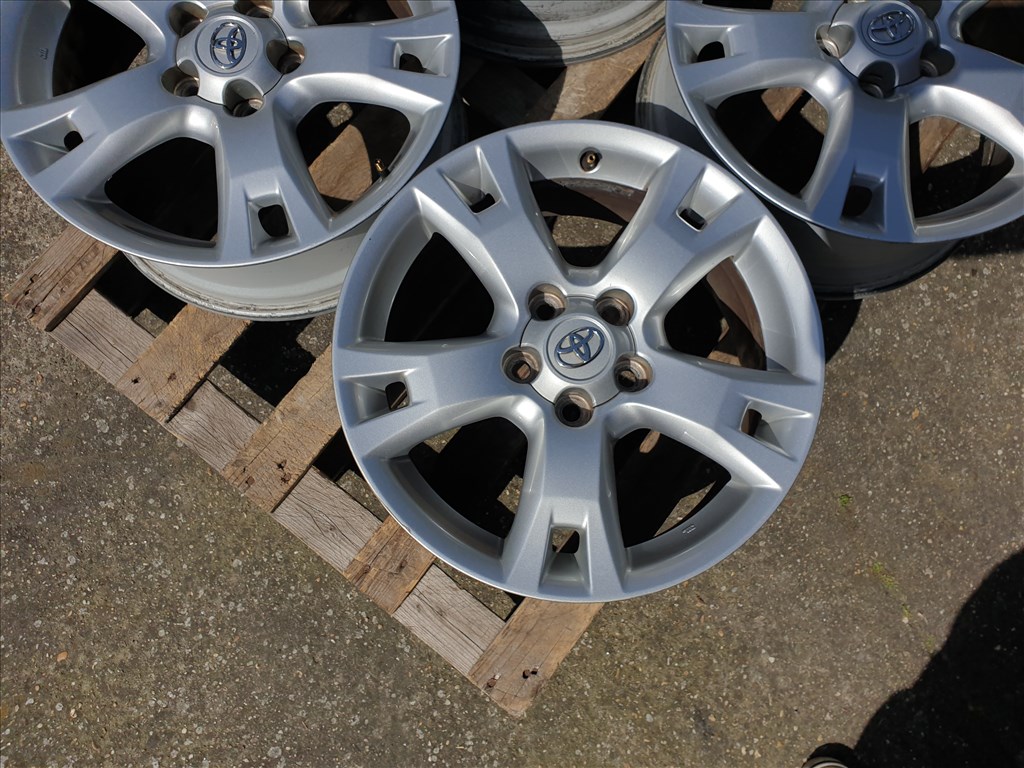 17" 5x114,3 Toyota RAV4 4. kép