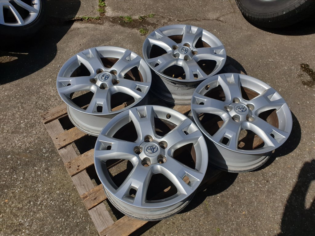 17" 5x114,3 Toyota RAV4 5. kép