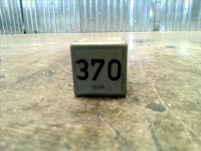 VOLKSWAGEN passat 96.10-00.10 b5 relé