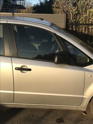 Suzuki SX4 jobb első ajtó eladó ezüst színben