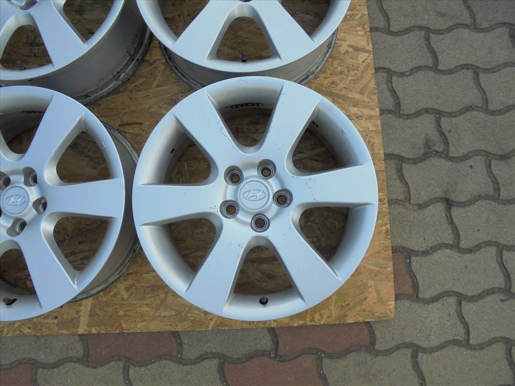 18-as Hyundai gyári alufelni eladó 5. kép