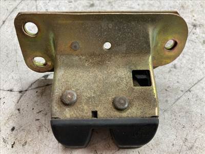 VOLVO V40 Csomagtérajtó Zárszerkezet