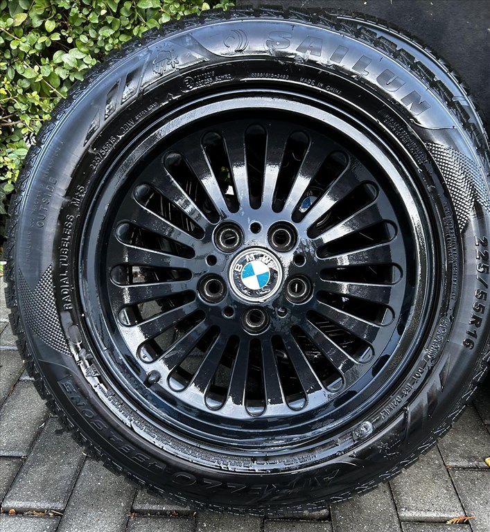 5x120 lyukosztású 16" újszerű (gyári felni) alufelni, rajta 225/55 használt téli gumi gumi  3. kép