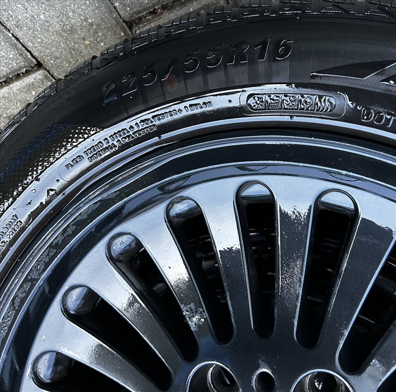  5x120 lyukosztású 16" újszerű (gyári felni) alufelni, rajta 225/55 használt téli gumi gumi  7. kép