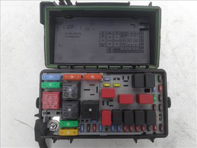 Fiat Grande Punto 1.4 biztosítéktábla motortér