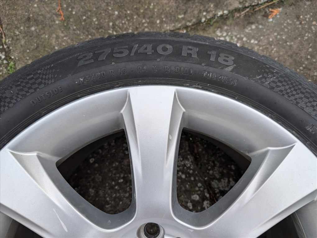  18" újszerű alufelni, rajta 245/45 (első ) 275/40/18-as (hatsó) kopott Continental nyári gumi. 3. kép