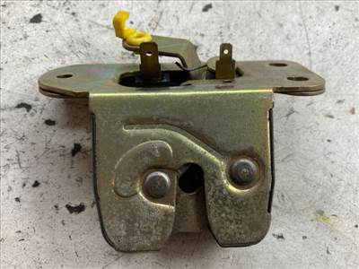 VOLVO V40 Csomagtérajtó Zárszerkezet