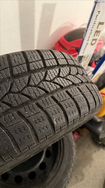  5x120 lyukosztású 16" használt lemezfelni, rajta 195/55 használt Kormoran téli gumi gumi  1. kép