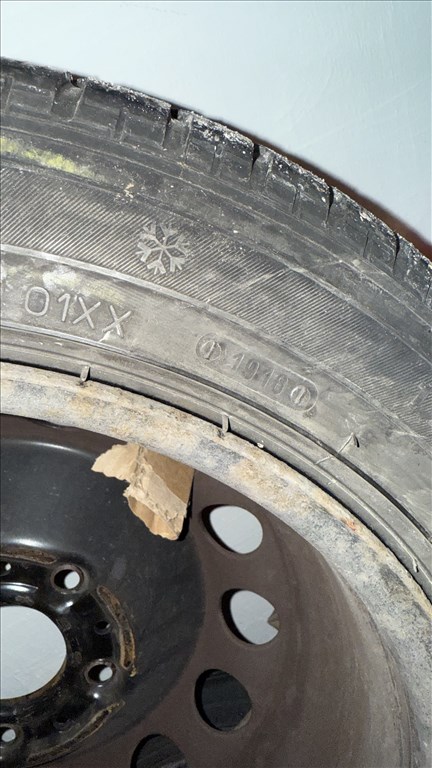  5x120 lyukosztású 16" használt lemezfelni, rajta 195/55 használt Kormoran téli gumi gumi  3. kép