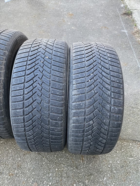  235/45R18 használt Semperit Speed Grip téli gumi garnitúra  3. kép