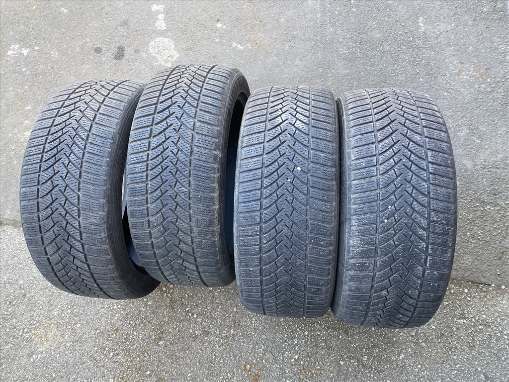  235/45R18 használt Semperit Speed Grip téli gumi garnitúra  1. kép
