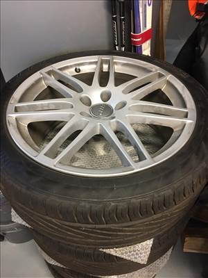  5x100 lyukosztású 19" újszerű (gyári felni) alufelni, rajta 245/40 újszerű nyári gumi gumi 