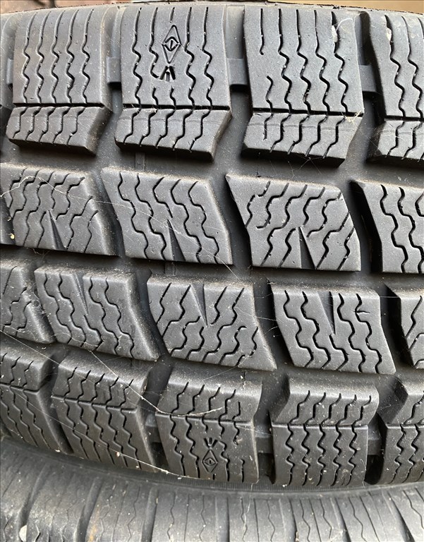 Volkswagen Transporter t4 lemezfelni 15” téli Gumival 195/70/15 C 1. kép