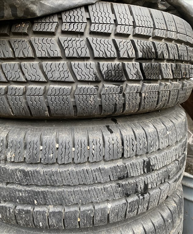 Volkswagen Transporter t4 lemezfelni 15” téli Gumival 195/70/15 C 4. kép