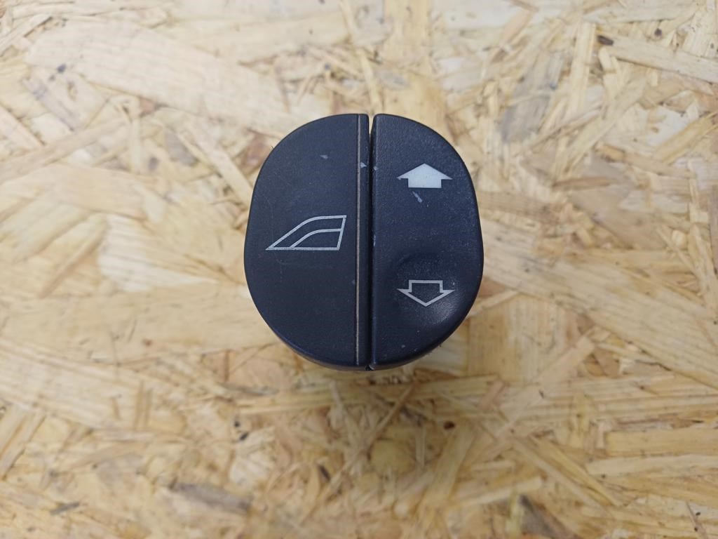 Ford Fiesta Mk5 (2001-2008) Jobb Első Ajtó Ablakemelő Kapcsoló  1. kép