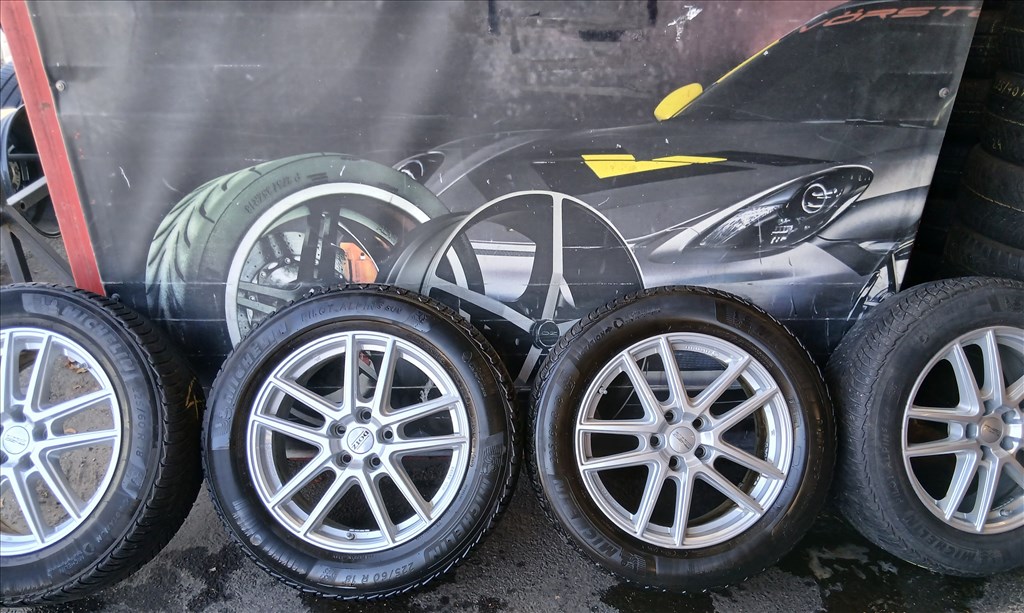 TOYOTA RAV-4 5x114.3 7x18 225/60R18 használt MichelinAlpin5 SUV 2021 téli gumikkal 2. kép