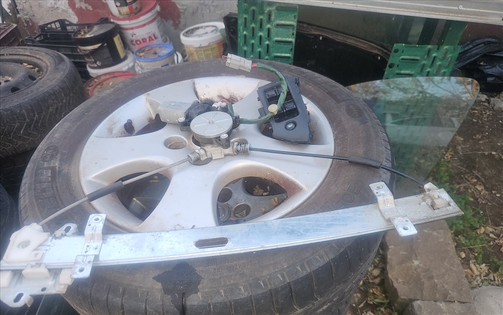 Honda Civic VII Bal első ablakemelő szerkezet és motor  1. kép