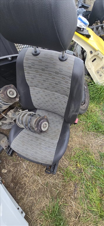 Volkswagen Caddy III bontott alkatrészei 1.6tdi CAY 2. kép