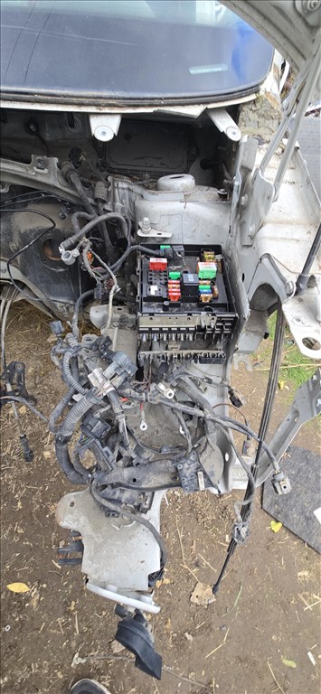 Volkswagen Caddy III bontott alkatrészei 1.6tdi CAY 5. kép