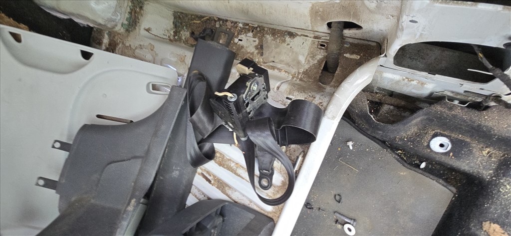 Volkswagen Caddy III bontott alkatrészei 1.6tdi CAY 6. kép