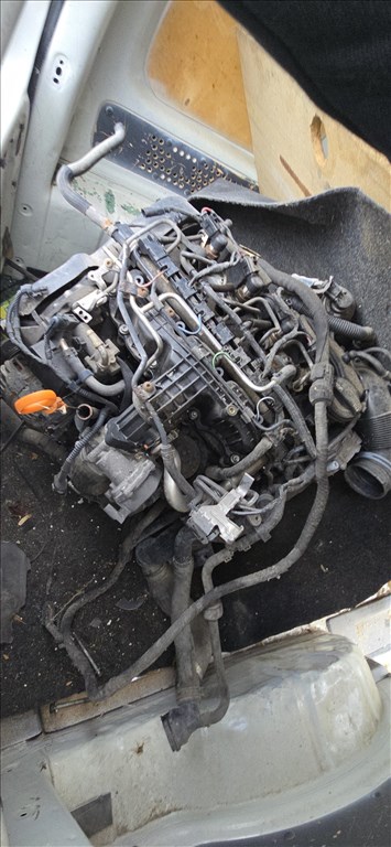 Volkswagen Caddy III bontott alkatrészei 1.6tdi CAY 8. kép