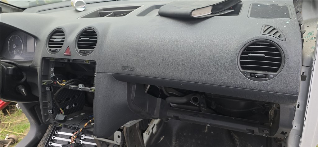 Volkswagen Caddy III bontott alkatrészei 1.6tdi CAY 13. kép