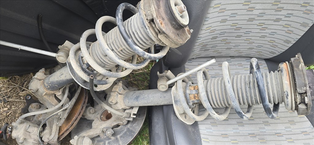 Volkswagen Caddy III bontott alkatrészei 1.6tdi CAY 16. kép