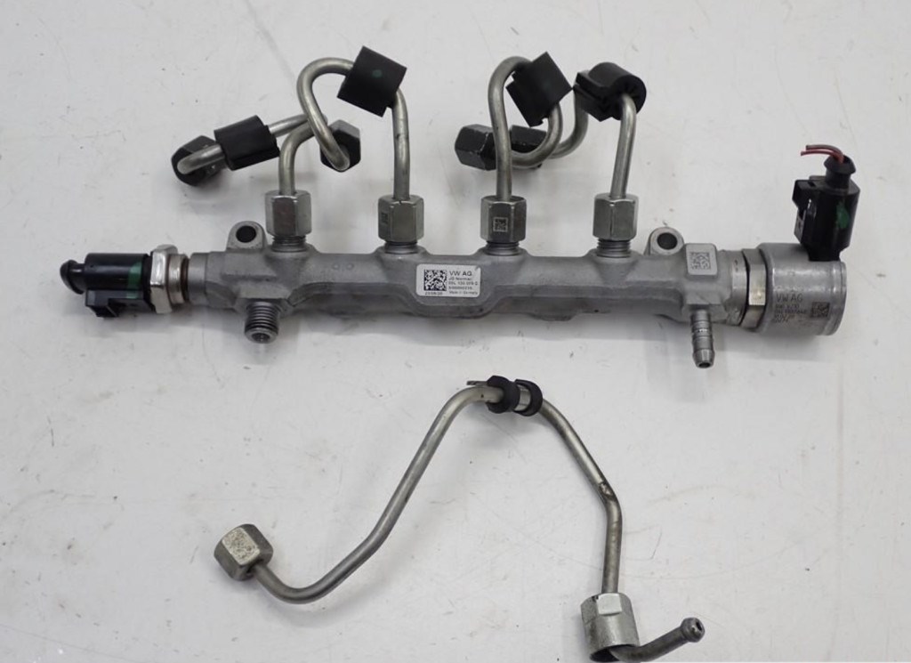 Audi A4 (B9 - 8W), Audi A5 (B9 - 8W) 2.0 TDI railcső, nyomásszabályzó szelep 04l130764e 04L130764E 1. kép