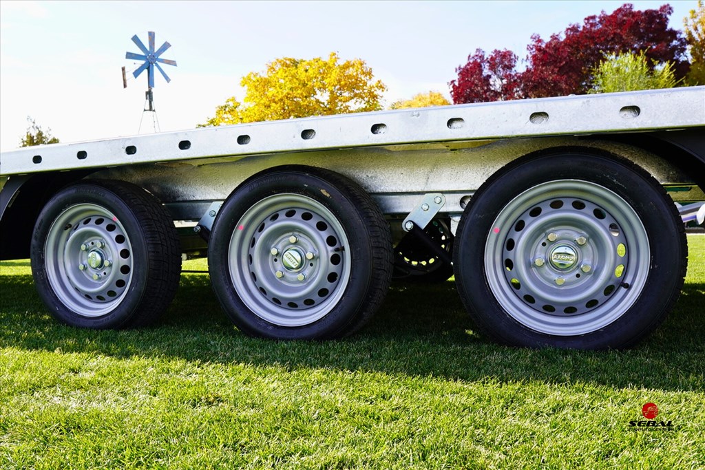 Új 8.5m-es autószállító utánfutó (3500kg-os) most bruttó 3.190.000 Ft 5. kép