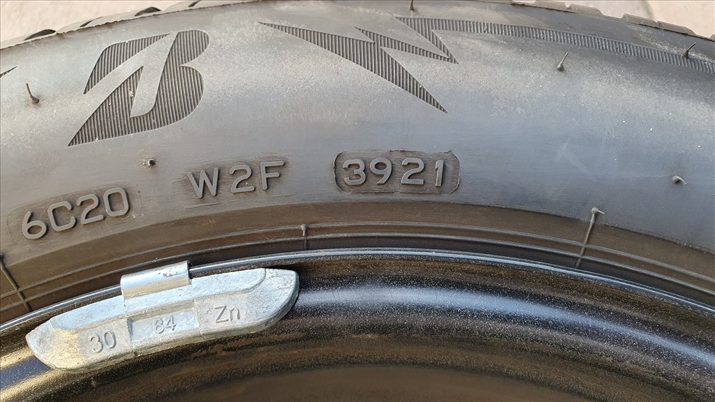  5x112 lyukosztású 16" használt lemezfelni, rajta 205/60 használt Bridgestone téli gumi gumi  5. kép