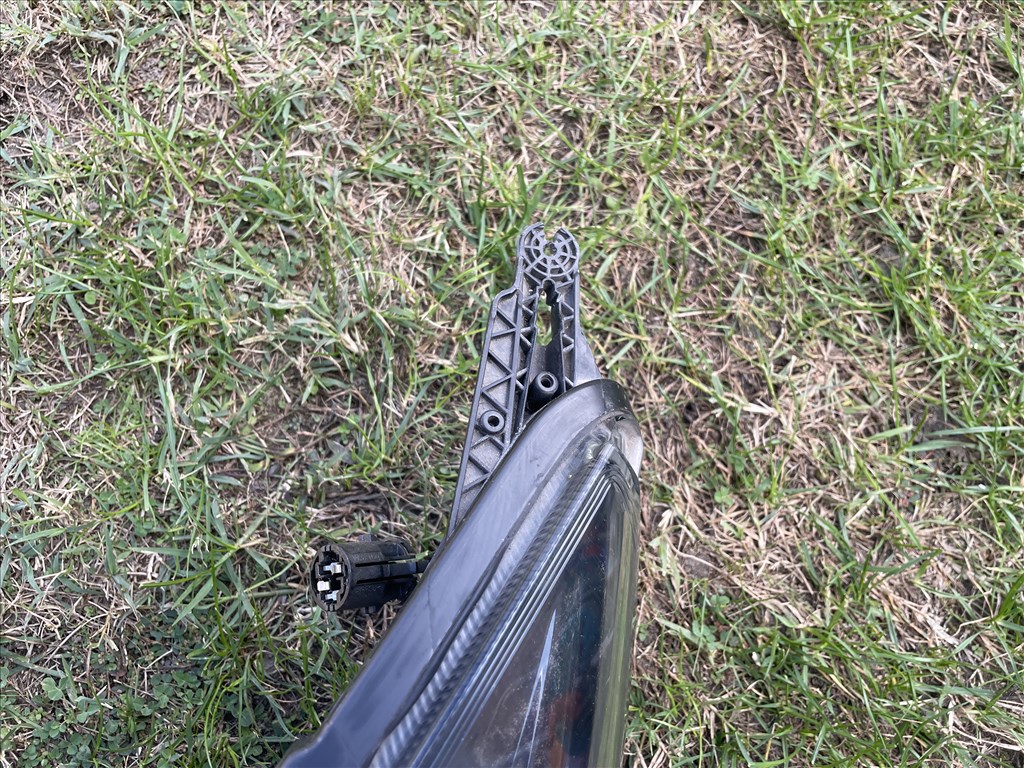 Opel Insigna fényszóró  555888333 m0011234 1ll011165731 ismeretlen1 2. kép