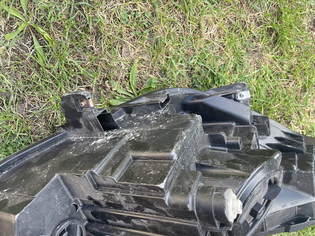 Opel Insigna fényszóró  555888333 m0011234 1ll011165731 ismeretlen1 4. kép