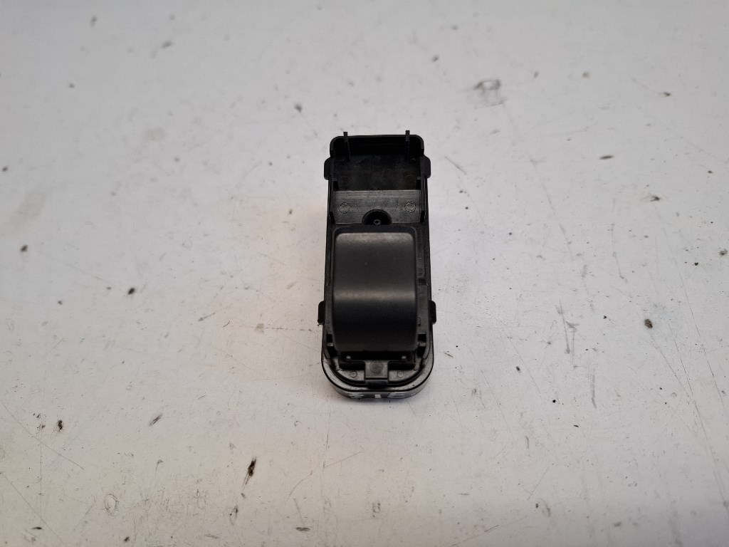 Mazda 3 (BM) jobb elsõ ablakemelõ kapcsoló 1. kép