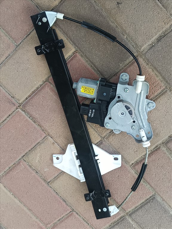 SsangYong Korando III ablakemelő szerkezet ablakemelő szerkezet motorral 98810cz010 1. kép