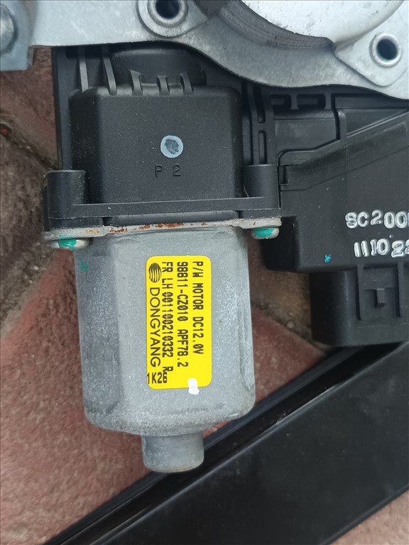 SsangYong Korando III ablakemelő szerkezet ablakemelő szerkezet motorral 98810cz010 2. kép