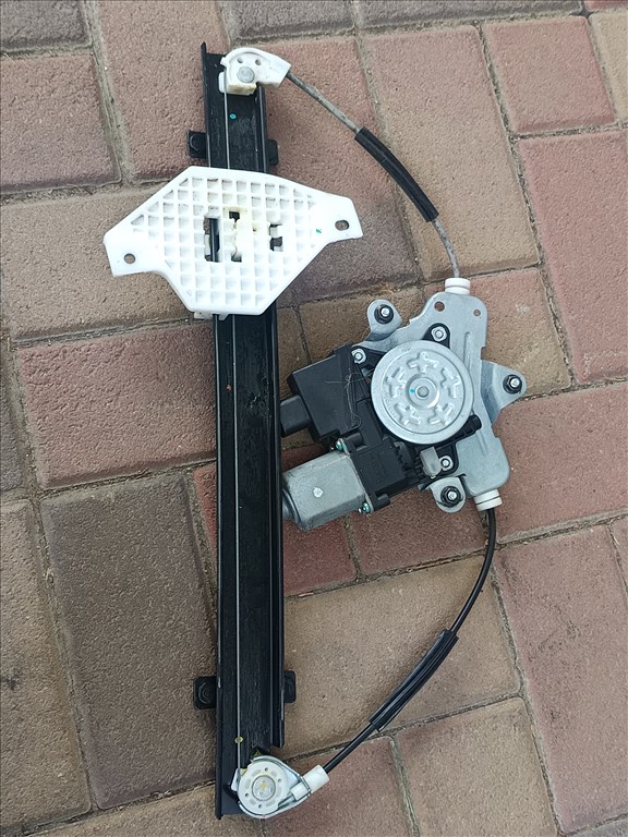 SsangYong Korando III ablakemelő szerkezet ablakemelő szerkezet motorral 98810cz010 3. kép
