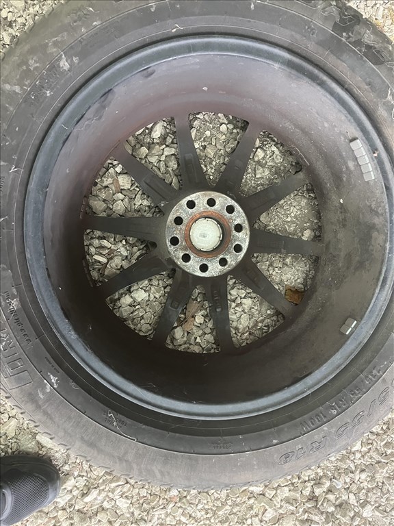  5x114.3 lyukosztású 18" használt alufelni, rajta 235/55 használt Pirelli nyári gumi gumi  4. kép