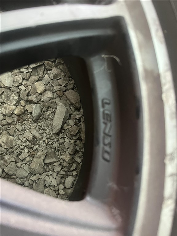  5x114.3 lyukosztású 18" használt alufelni, rajta 235/55 használt Pirelli nyári gumi gumi  6. kép